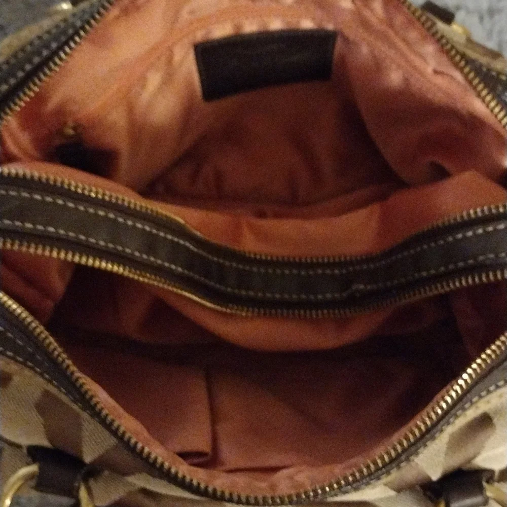 Coach purse - Picture 2 of 4